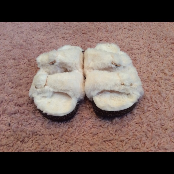 🚫SOLD🚫Plush SOFT Furry Buckle Sandals - Picture 3 of 6